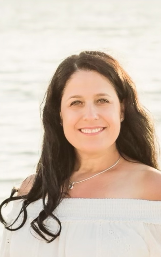Meet Amber Gentile of Fashion Lux Finds